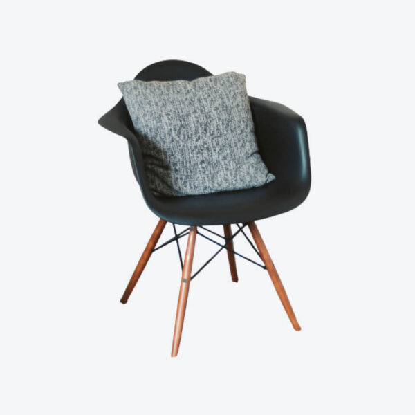 Armchair med träben – Svart